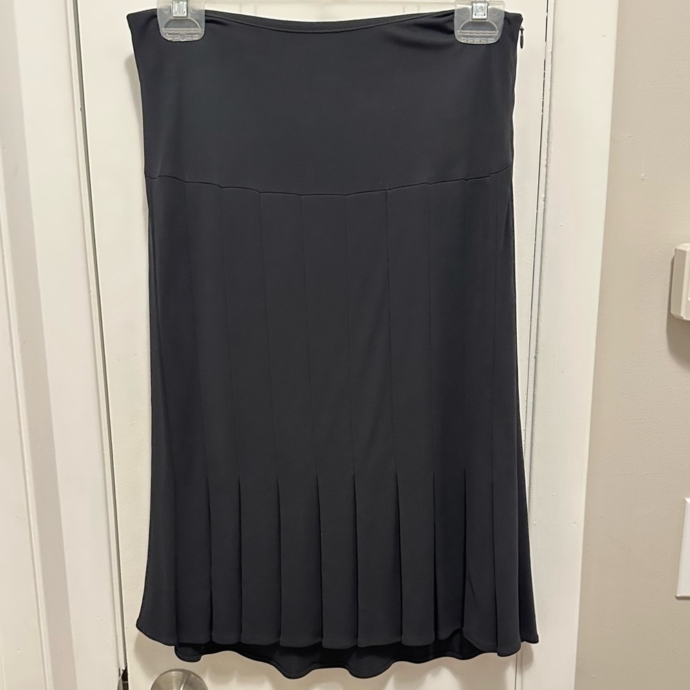 YIGAL AZROUEL Pleated Solid Black Fitted Midi Skirt 2 Rayon Stretch Unlined